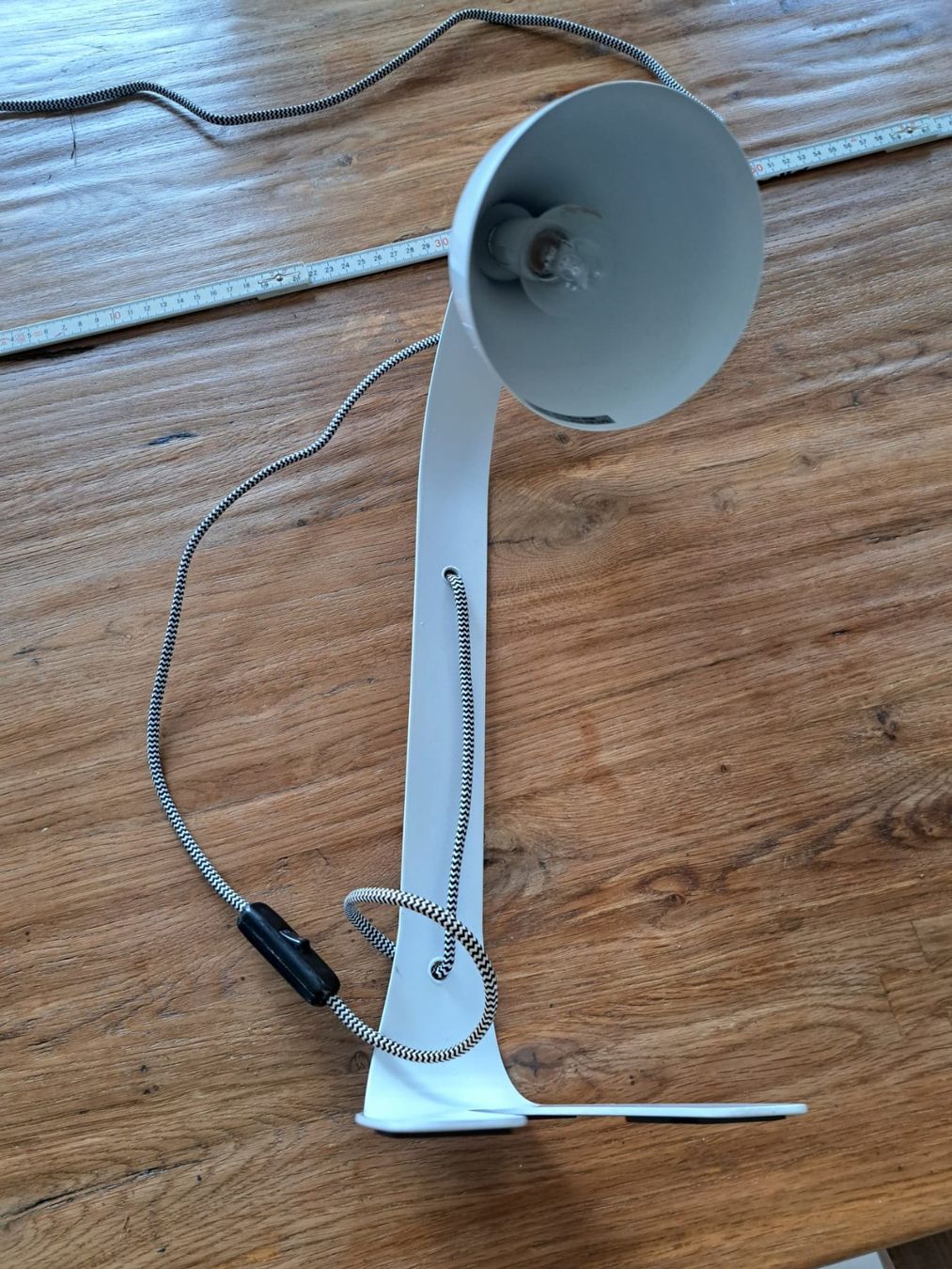 Lampen: Weisse Designer-Tischlampe – Gebraucht aus Wolfhausen von Dragons01 6