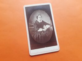 SCHWIIZER JUGEND DAZUMAL - JUNGI FRAU - ZUERICH