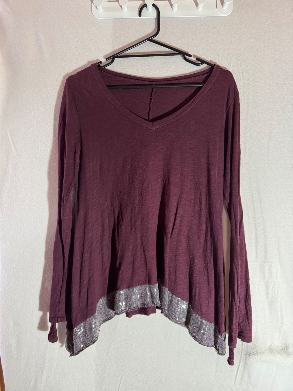 Maglioni & Felpe: Dunkelroter Pullover mit Pailletten ca Gr. M/L – Usato da Grosswangen venduto da second_hand_dress