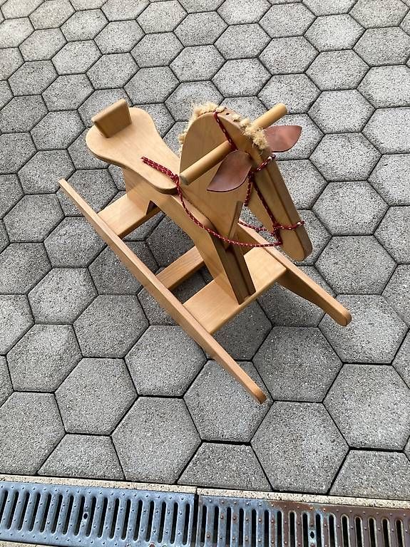 Jouets: Holz Schaukelpferd  – D'occasion à Oberegg par Modetrend1a