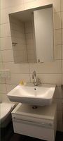 Badezimmer Lavabo Spiegelschrank und Unterschrank