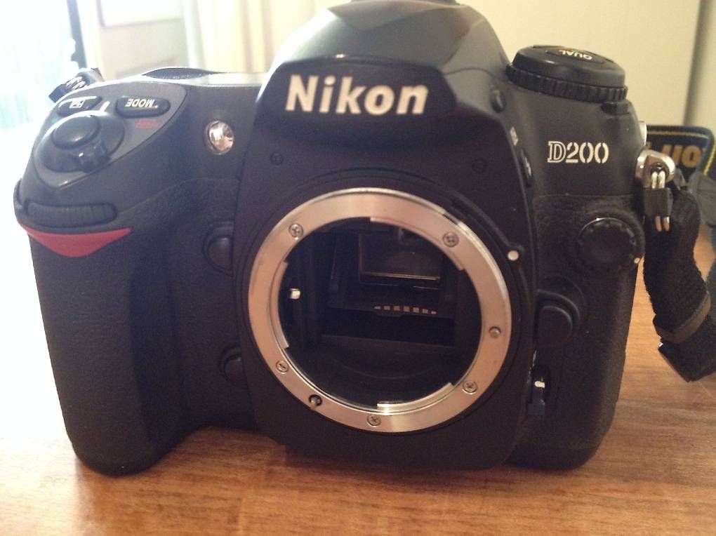 Nikon Fotocamera: Nikon D 200 Spiegelreflexkamera – Usato da Basel venduto da SanLwin