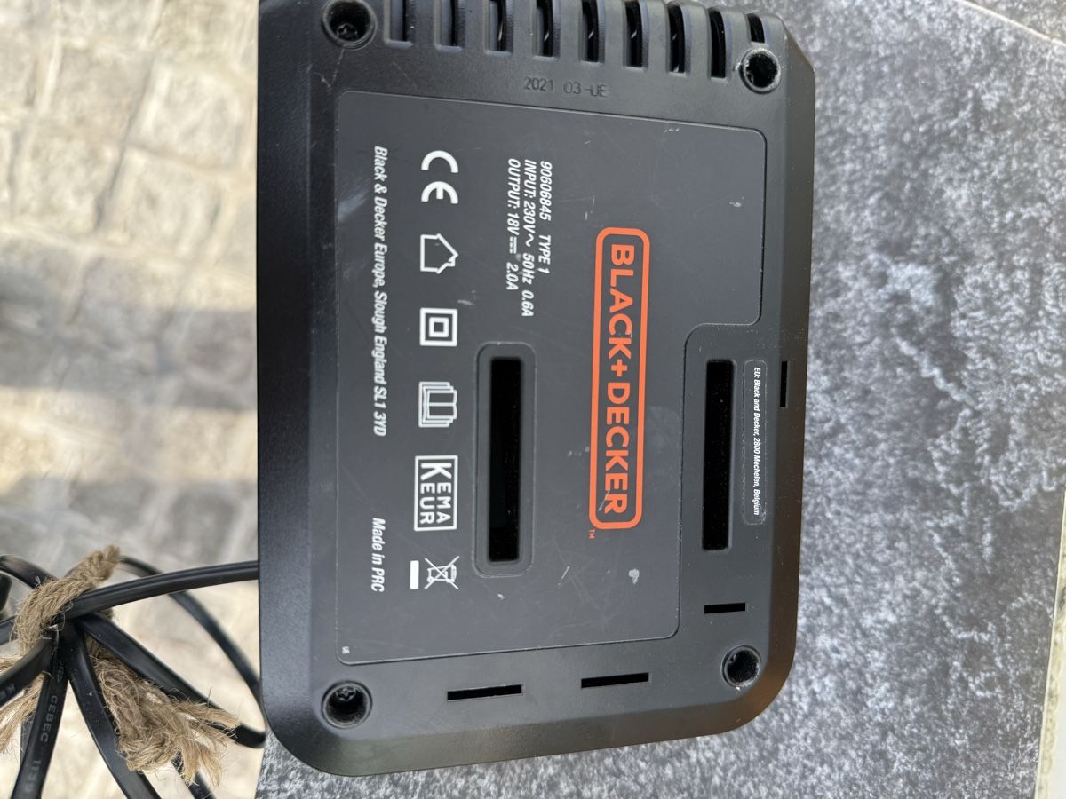 Caricatori & Batterie: Black & Decker Ladegerät 14.4-18 V – Usato da Nebikon venduto da Electrovoice10 1