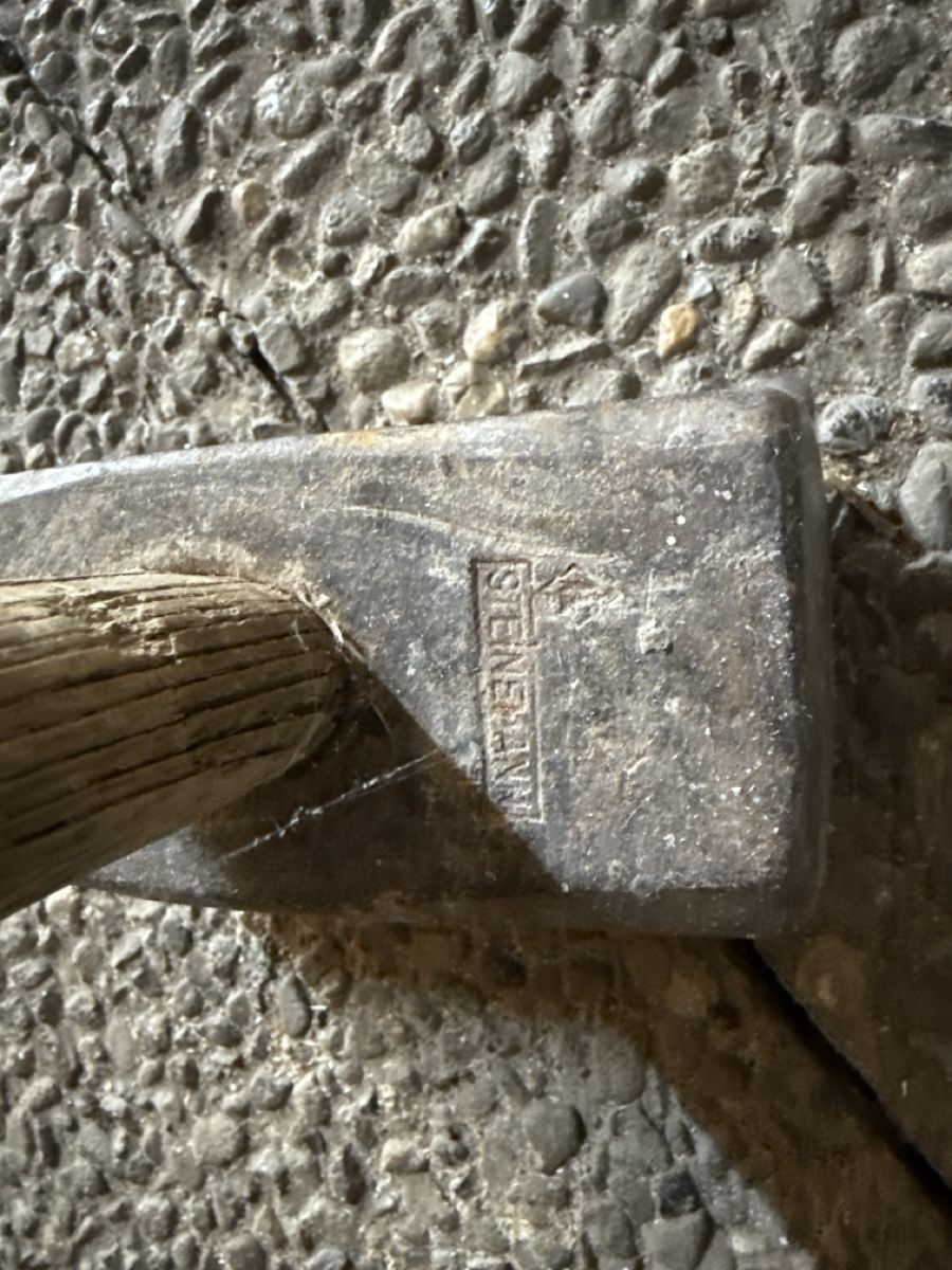 Alle Werkzeuge: Steinhauer Hammer, gebraucht, robust für Heimwerker – Gebraucht aus Langnau i. E. von Acrjl 2