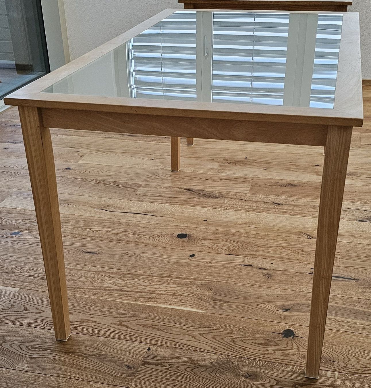 Tables: Ess- oder Wohnzimmertisch mit Glas-Tischplatte – D'occasion à Giswil par Kubauz 2