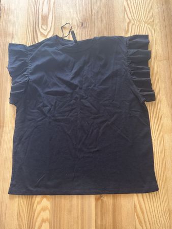 Tshirt mit rüschen ärmel