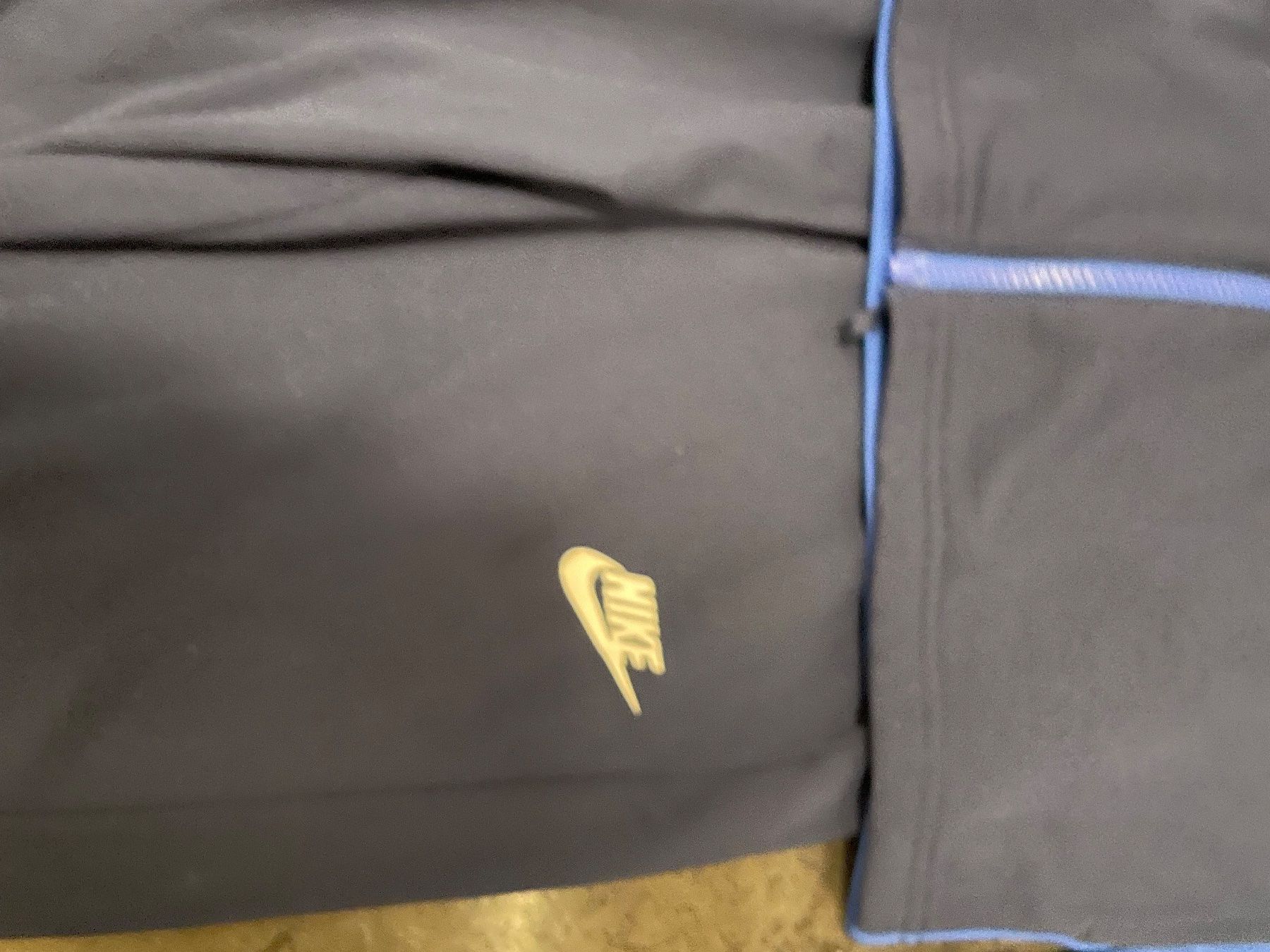Nike Lotti & Set di vestiti: Nike Traineranzug – Usato da Zürich venduto da Ivona3 4