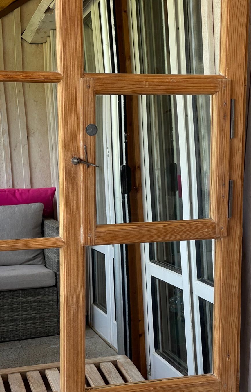 Finestre: Altes dekoratives Holzfenster mit Spiegelglas – Usato da Siblingen venduto da Woltersdorf50 5
