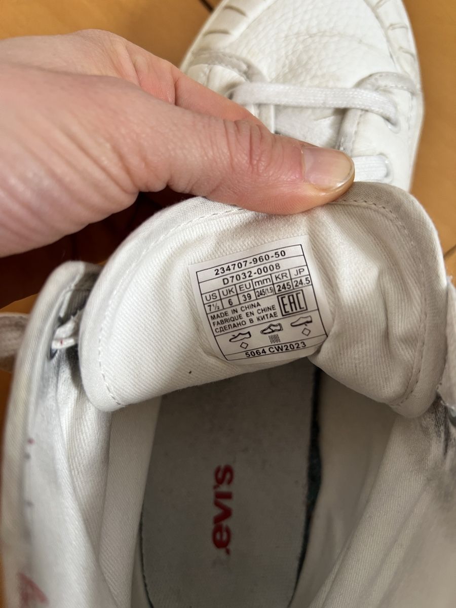 Levi's Scarpe da donna: Levi's Sneaker Weiss Gr. 39 – Usato da Zürich venduto da len_2rmp 5