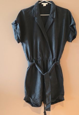 Schwarzer Jumpsuit von H&M - Leichter Stoff, Taillengürtel