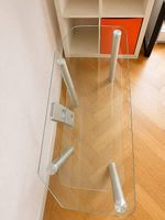 TV-Möbel aus Glas  stabil und gepflegt  104 cm