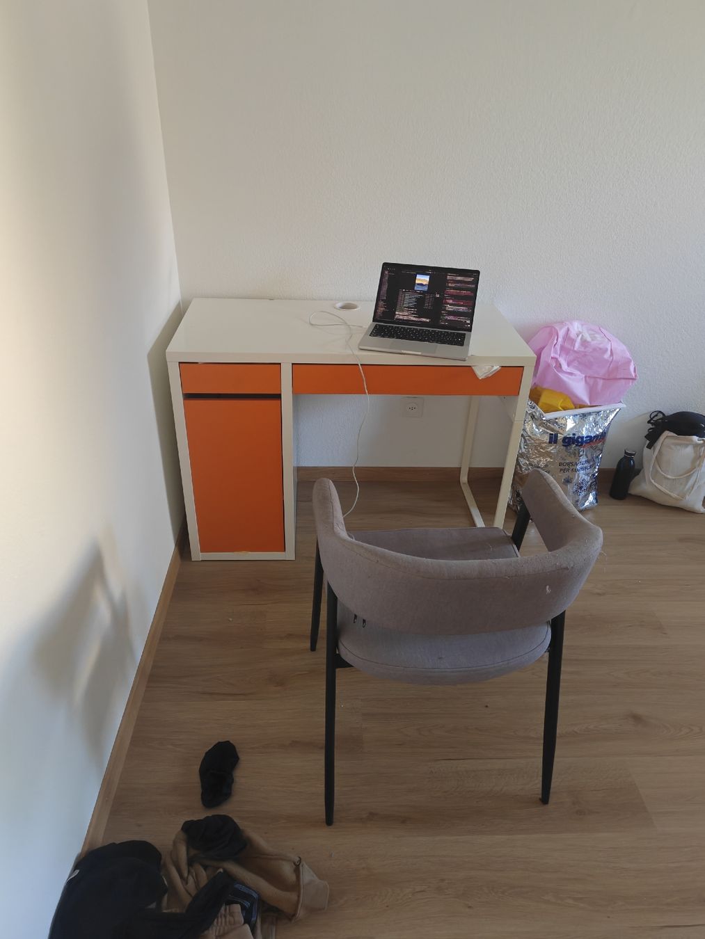 Schreibtische: Orange & White Study Desk IKEA  – Gebraucht aus Schwerzenbach von mat_2fdr