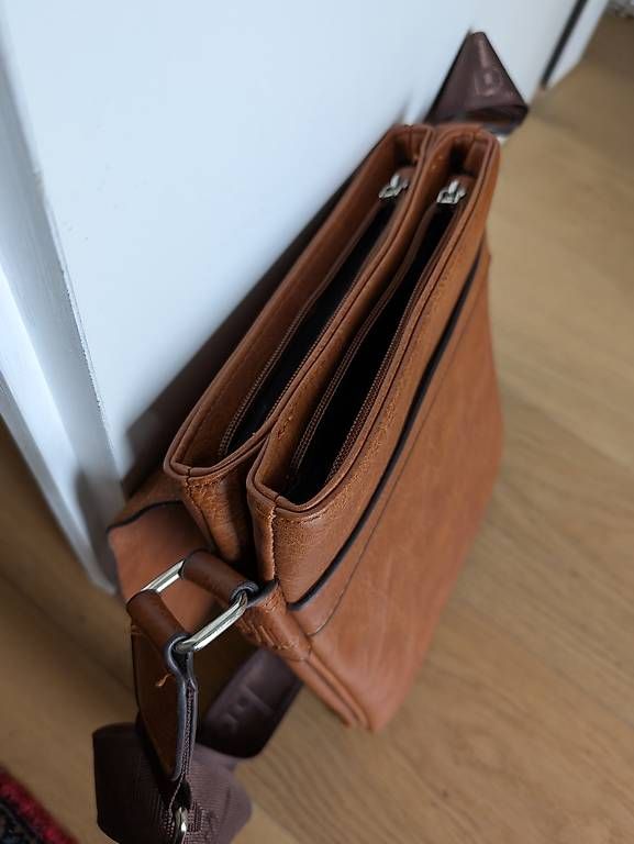 Taschen: Umhänge Tasche aus Leder – Neu (gemäss Beschreibung) aus Zofingen von bue_nd8b 1