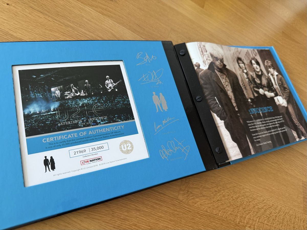 Bücher: U2 Experience + Innocence Tour Commemorative Book 2018 – Neu (gemäss Beschreibung) aus Küssnacht am Rigi von GloryDays1984 1