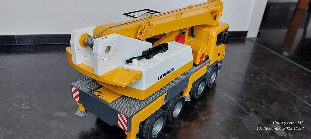 Spielzeuge: BRUDER Lieberherr Kranlastwagen – Gebraucht aus Zürich von sandra0070 3