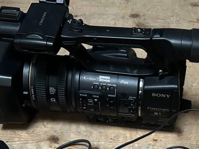 Sony Caméscopes: Videokamera Sony HXR-NX5E – D'occasion à Langenthal par Ursmuell