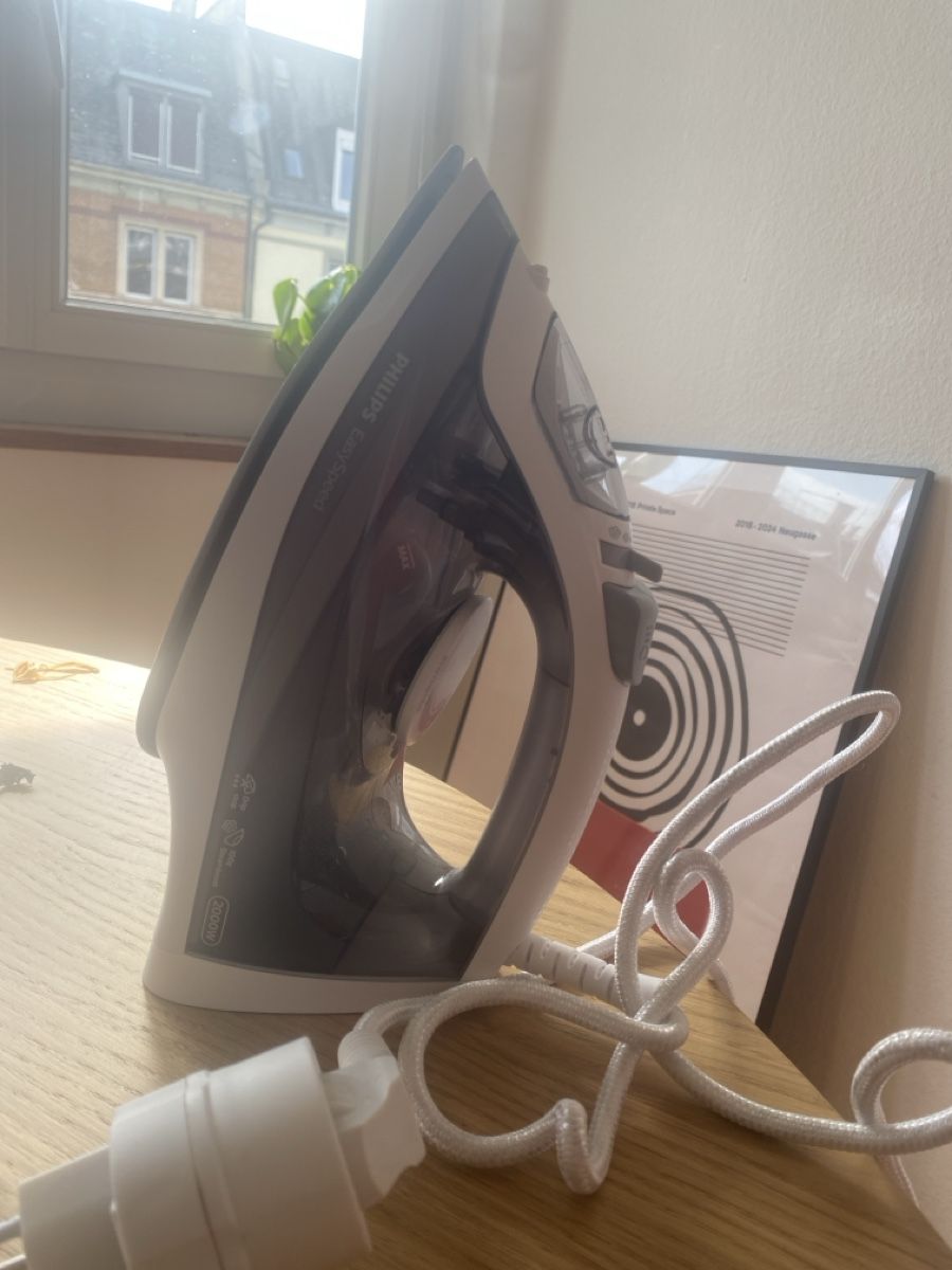 Philips Fers à repasser: Philips Steam Iron Easy Speed 200W – D'occasion à Zürich par nes_yf52