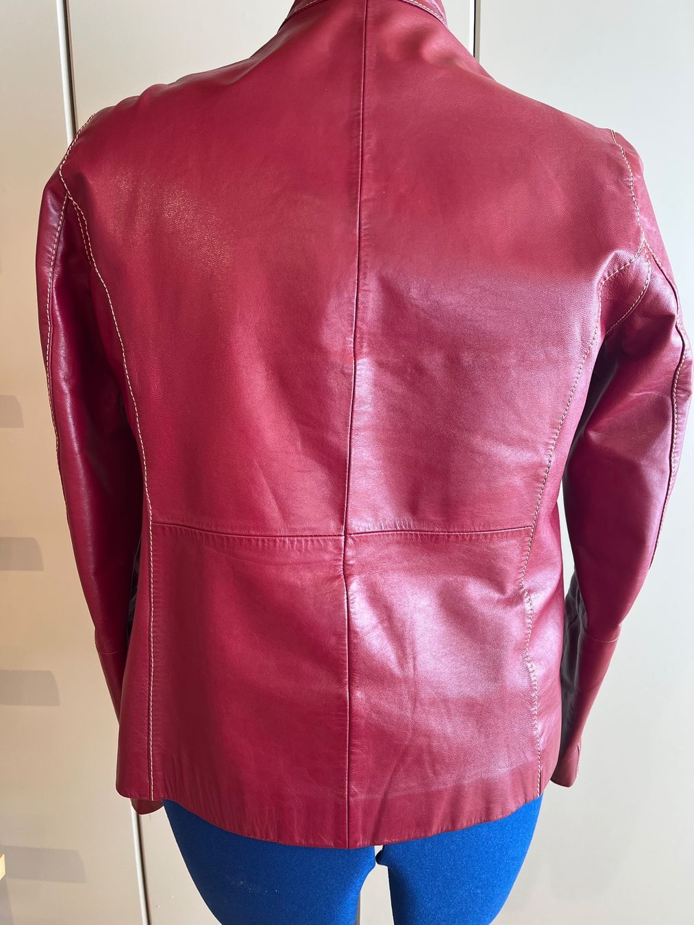 Jacken: Damen Lederjacke in Bordeaux rot – Gebraucht aus Benken SG von micksim 1
