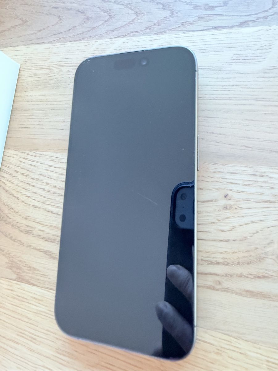 Apple Handys / Smartphones: iPhone 15Pro - Kratzer auf Display – Gebraucht aus Wettingen von lutenus 3