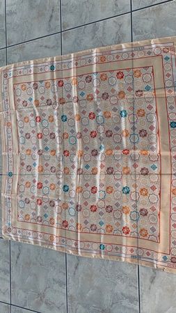 Très grand foulard Guess