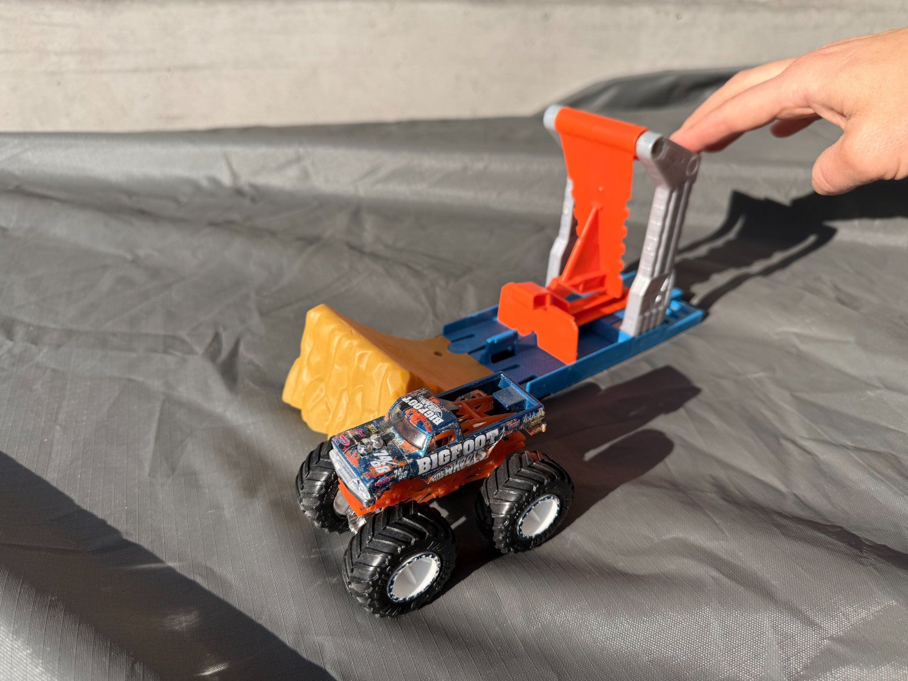Hot Wheels Giocattoli: Hot Wheels Monster Trucks Startrampen Crash – Usato da Riaz venduto da Bongj 3