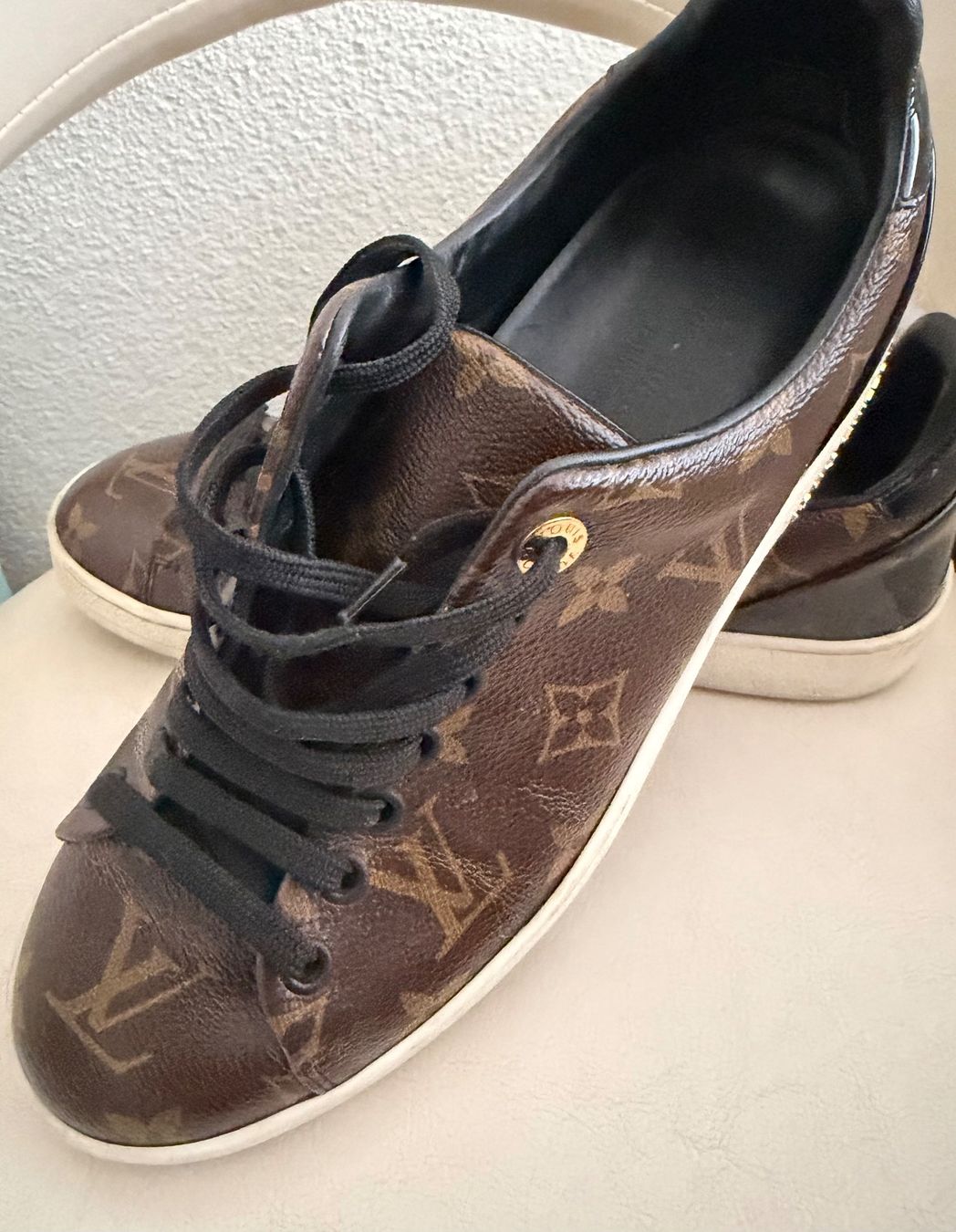 Scarpe da donna: Louis Vuitton Sneaker Mono Leder Grösse  37 – Usato da Schlieren venduto da tod_xh9q