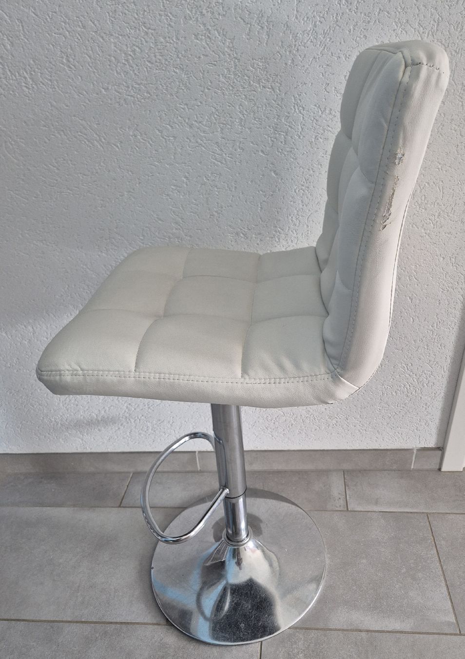 Seggioloni: Tabouret de bar blanc simili cuir réglable – Usato da Les Rasses venduto da Lunaaz 1