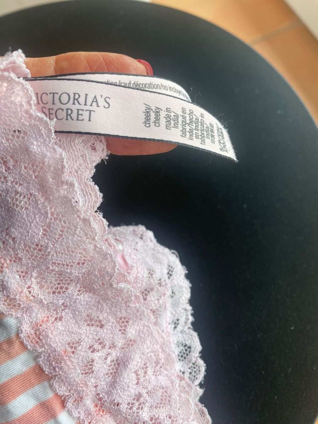 Victoria's Secret Altra biancheria intima: Victoria’s Secret string S neuf – Nuovo (secondo la descrizione) da Belmont-sur-Lausanne venduto da chu_vxf5 2