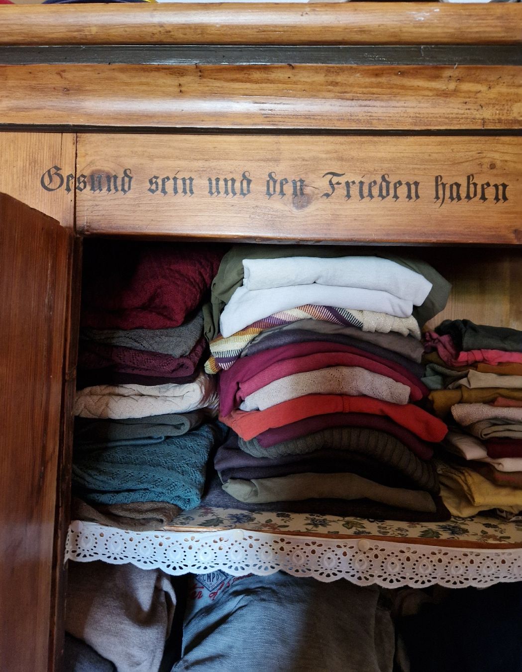 Armadi: Bauernschrank Holzschrank massiv – Usato da Lostorf venduto da kulturplatz 3