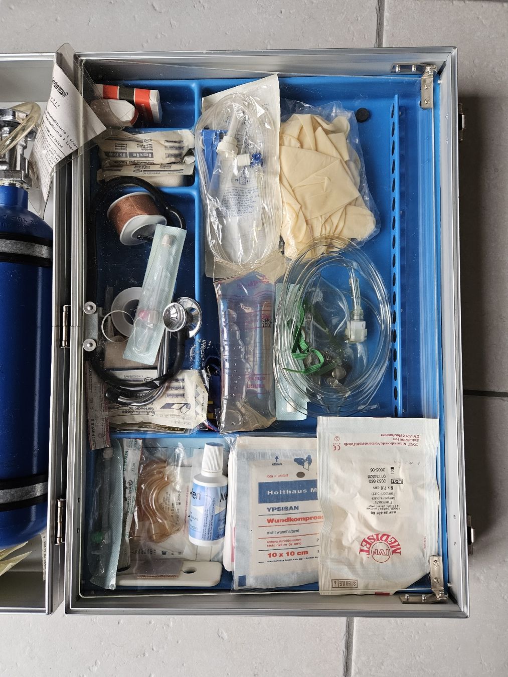 Attrezzature mediche: Weinmann Notfallkoffer Atmung Medumat – Usato da Haslen GL venduto da Sandra40 5