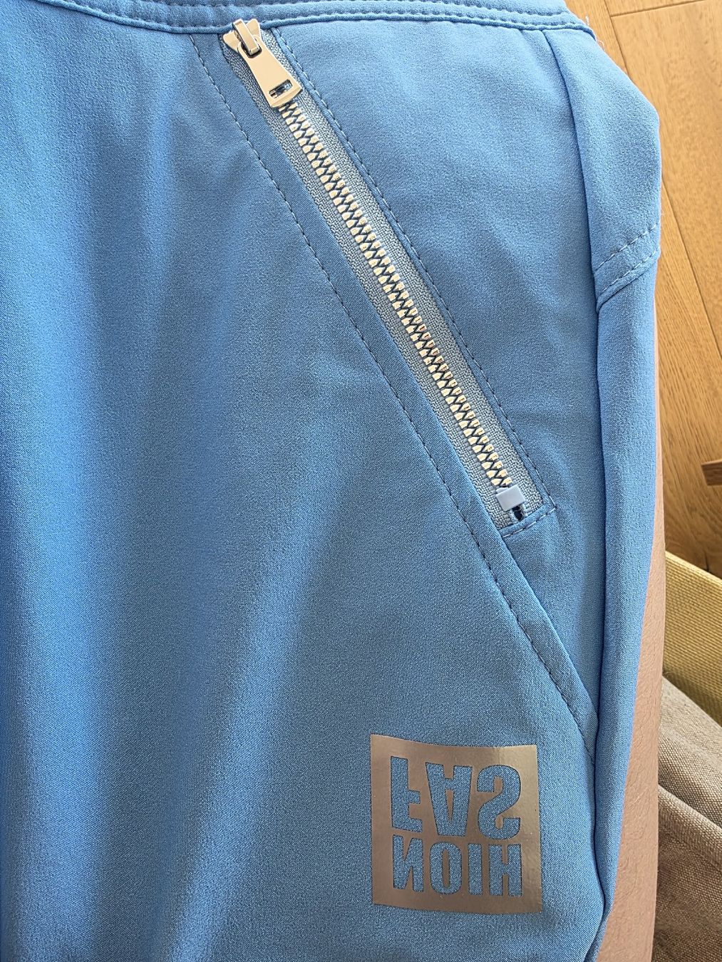 Pantaloni: Tuzzi Hose, Gr. 36, hellblau, neu. sportlich! – Nuovo (secondo la descrizione) da Ibach venduto da ole_6whn 5