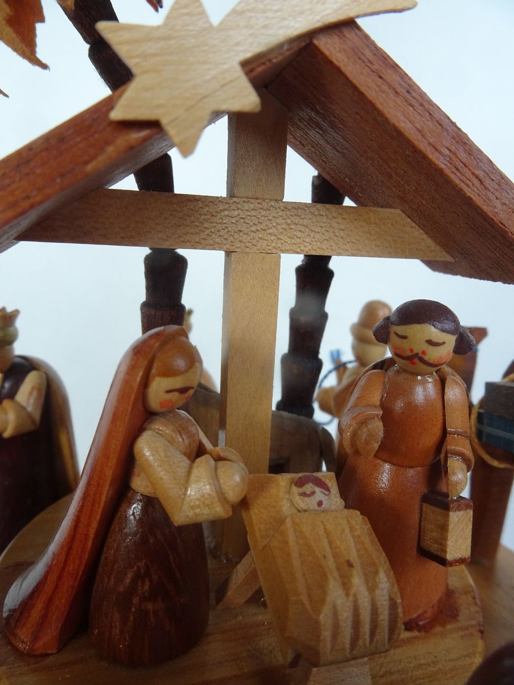 Tutte le decorazioni: Weihnachts-Krippe handgeschnitzt – Usato da männedorf venduto da purzelchen 1