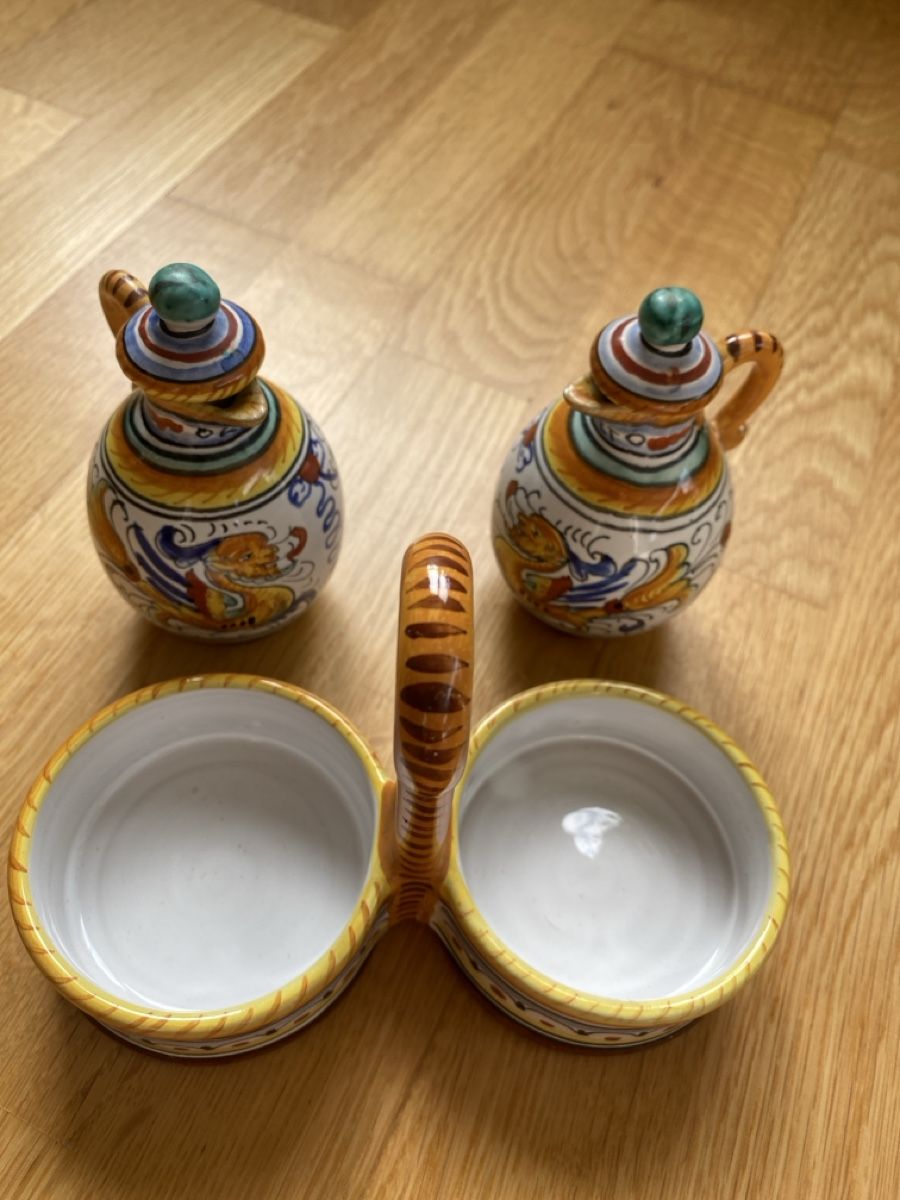 Set di piatti: Handbemalte Öl- und Essigbehälter / Menage / Set – Usato da Burgdorf venduto da allesolivia 3