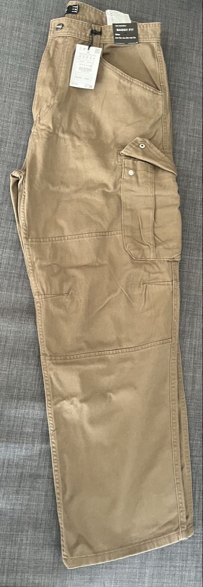 Pull&Bear Pantaloni: Pull and Bear Baggy Cargo Pants NEW – Nuovo e nell'imballaggio originale da Zürich venduto da tha_9t7f
