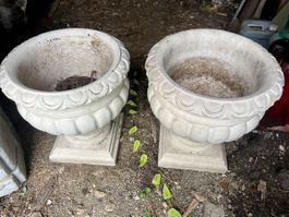 2 massive Pflanzkübel / Pflanzgefässe in Steinoptik