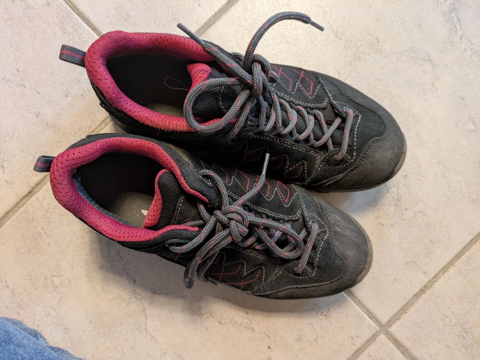 Scarpe da donna: Trekking Schuh 46N Gr. 38/39 – Usato da Knonau venduto da MrsB.