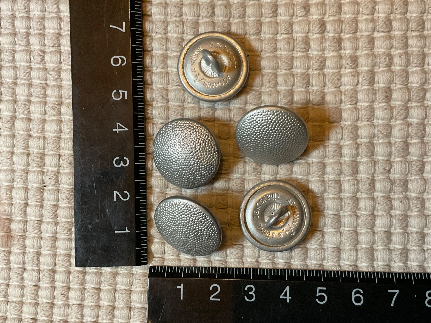 Bottoni: 5 Metal Knöpfe – Usato da Rümlang venduto da euqinom16