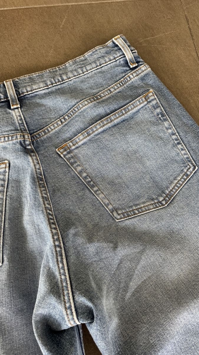 Cos Jeans: COS Regular fit Jeans, heller Denim.  – Usato da Weesen venduto da isabelleST 4
