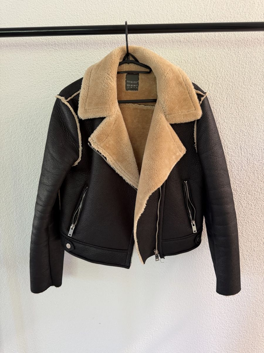 Primark Giacche: Primark Lammfellimitat Bikerjacke Schwarz Damen – Nuovo (secondo la descrizione) da Gränichen venduto da Domsiiiii