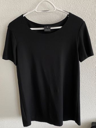 Schickes, schwarzes T-Shirt von evakyburz, Grösse 40