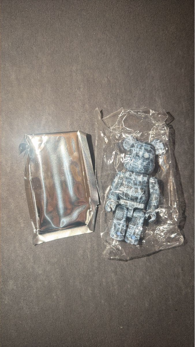 Statuette: Bearbrick 100%neuve, édition limitée! – Nuovo e nell'imballaggio originale da Marin-Epagnier venduto da sar_pb9r