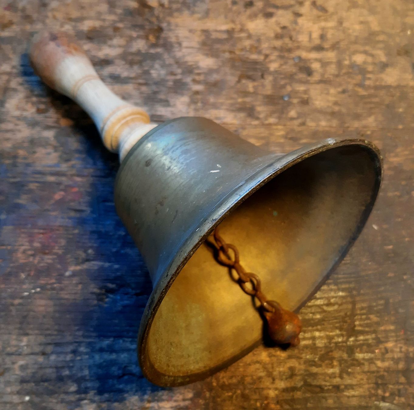 Cloches & sonnailles: Antike, grosse Hand Glocke – D'occasion à Arbon par torso444