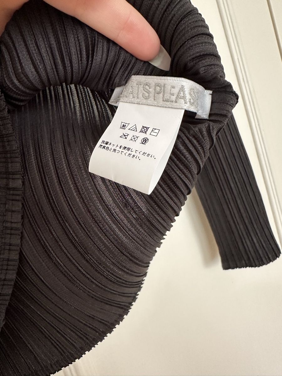 Issey Miyake Top: Pleats Please Issey Miyake – Usato da Fribourg venduto da vale.vas 2