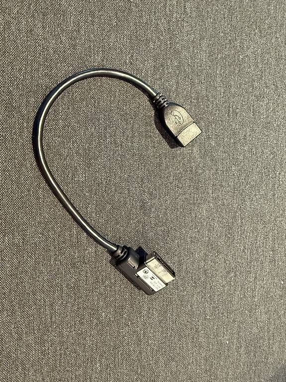 Cavi: 2× Originale VW MDI Kabel  USB + Lightning (OEM) – Usato da Hinteregg venduto da lor_9wdf 1