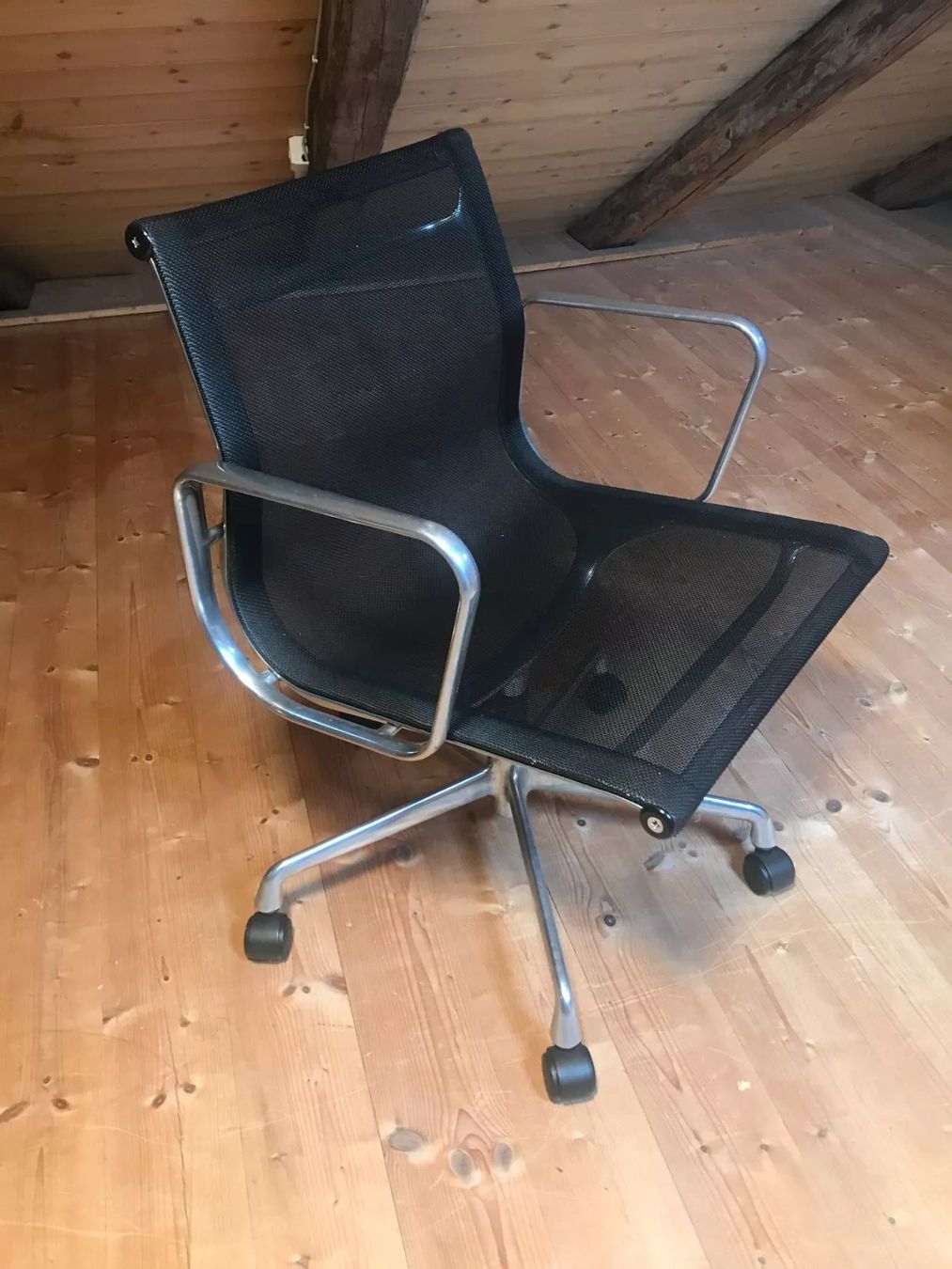 Vitra Sedie: Eames Aluminium-Bürostuhl – Usato da Maienfeld venduto da mar_8nl2