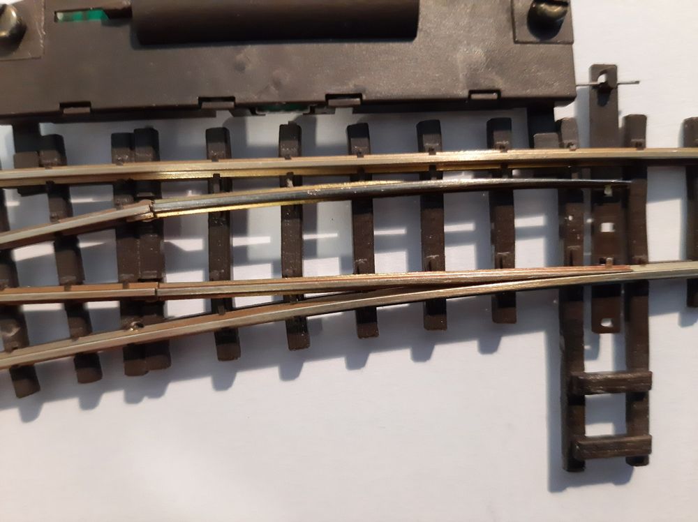 Bemo Modelleisenbahnen: Bemo H0m 4207 000 elektrische Weiche links 12° – Gebraucht aus Thun von Schwarzsee48 3