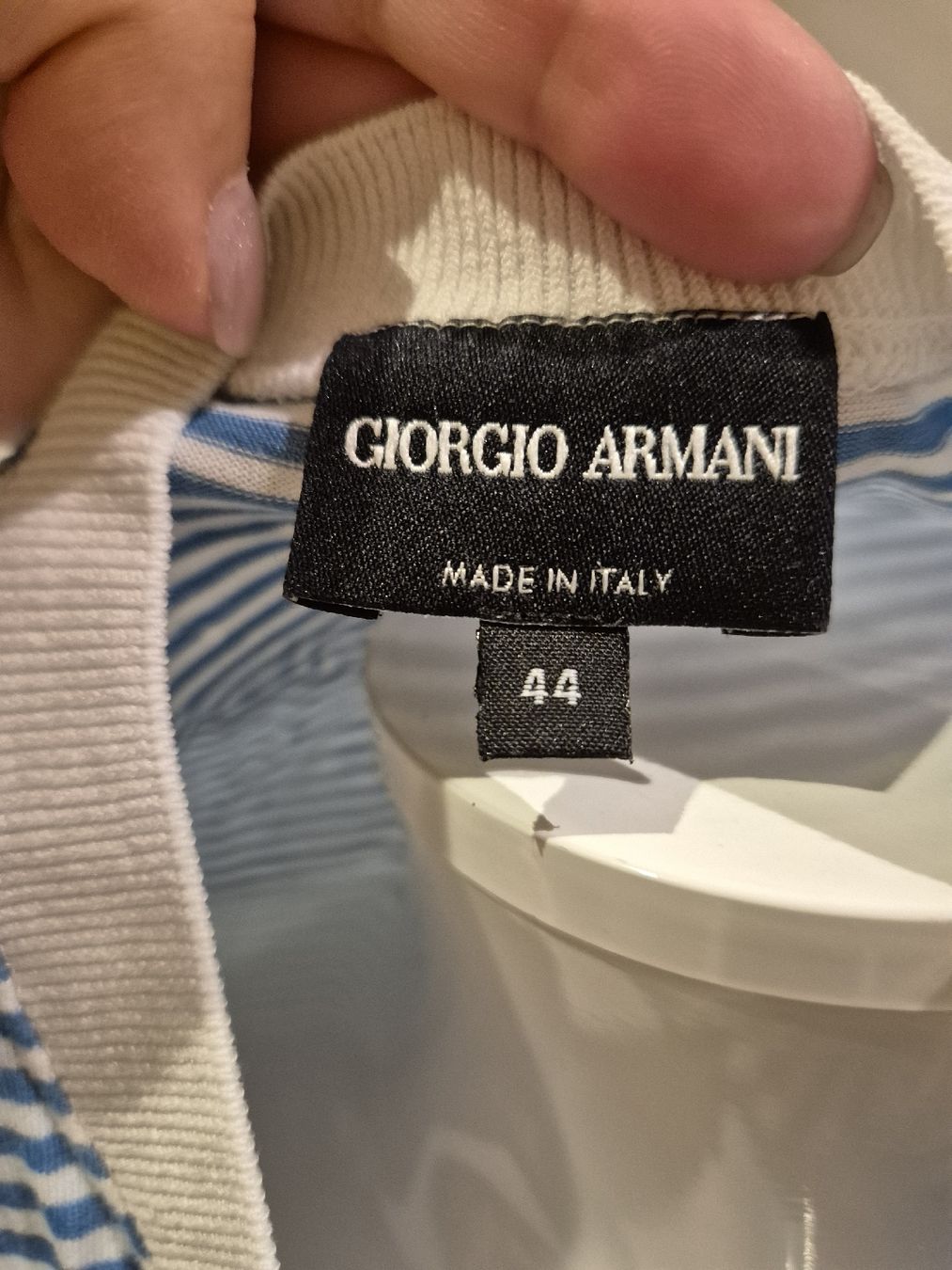 Armani T-Shirts: giorgio armani haut – Neu (gemäss Beschreibung) aus Genève von ana_z8yn 4