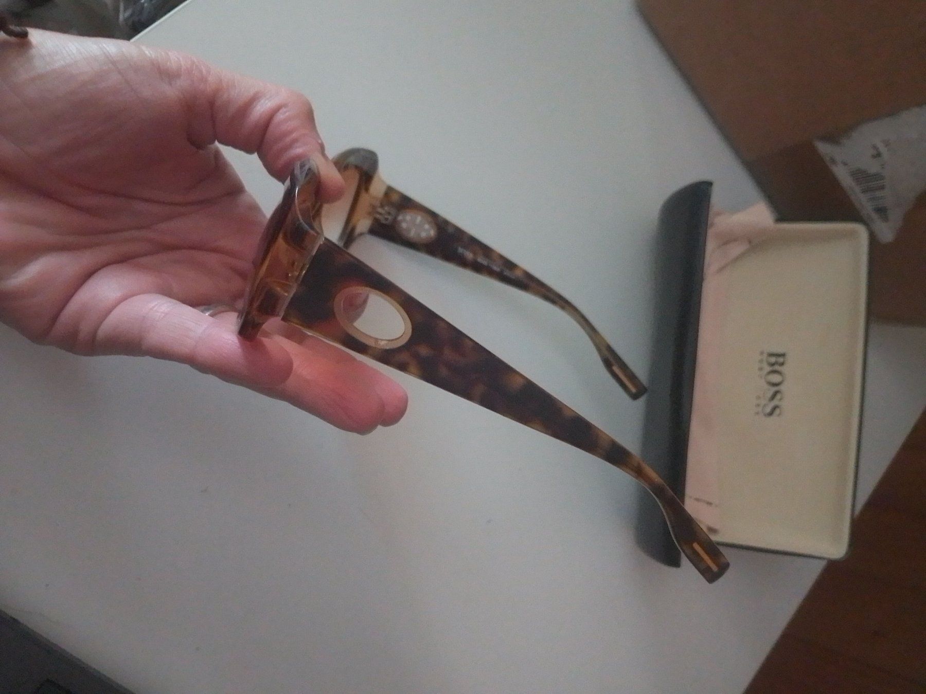 Occhiali & Lenti: Hugo Boss Sonnenbrille mit Etui – Usato da Gurtnellen venduto da AlexandraB51 3