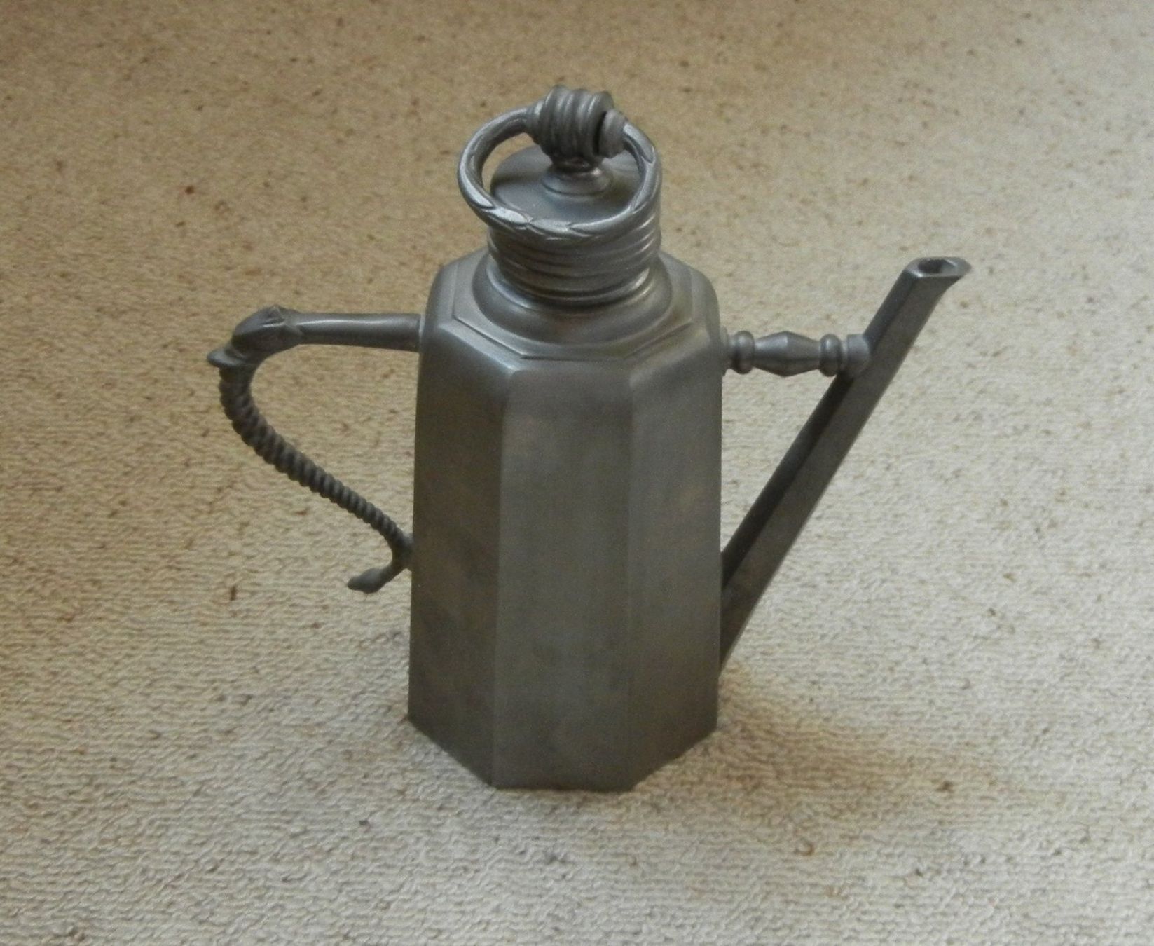 Caraffe: ELEGANTE ALTE ZINNKANNE – Usato da Bern venduto da Mekongbeach 2