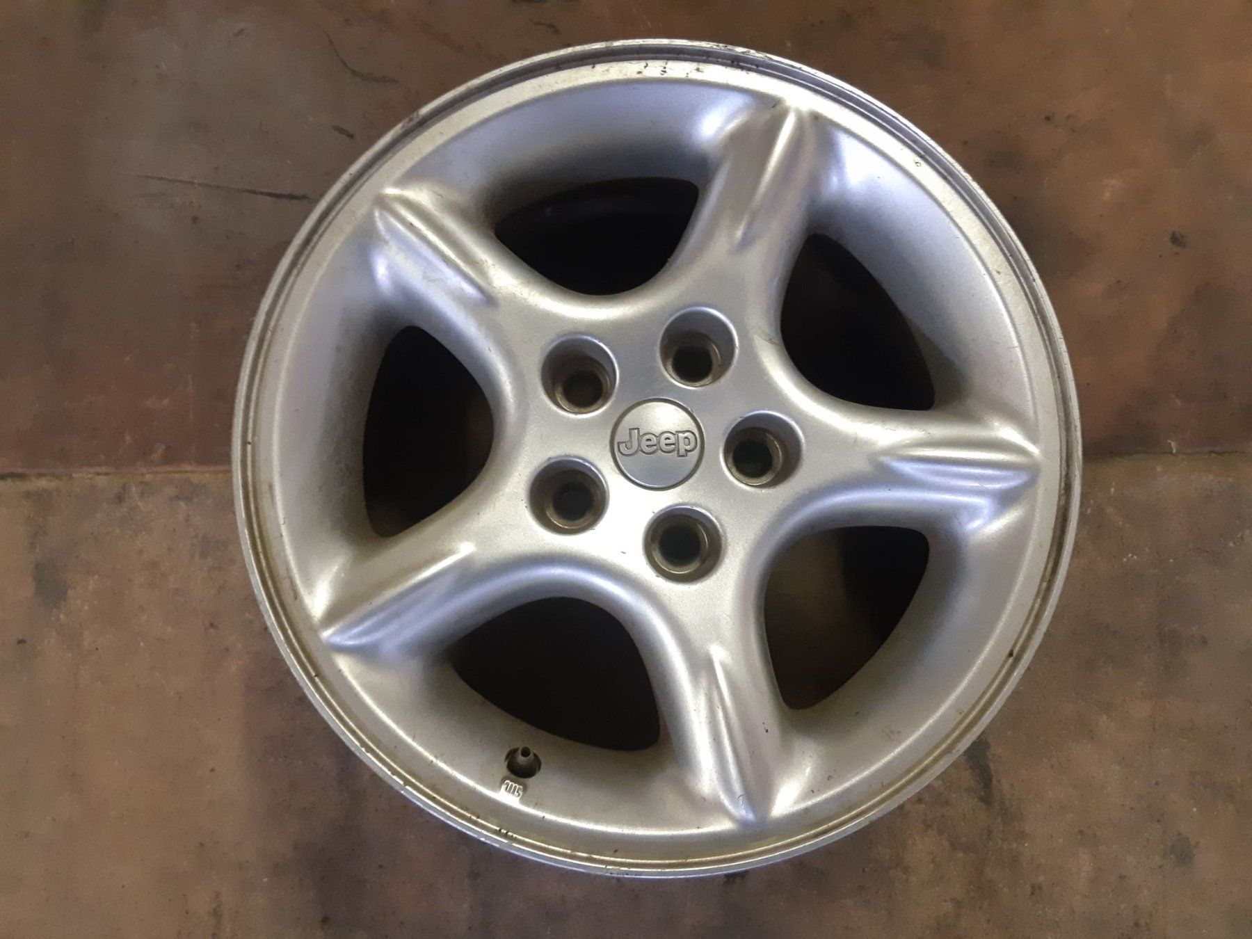 Jeep Cerchioni: Alufelge Jeep Cherokee 5.9 – Usato da Niedergösgen venduto da usc_9sk7